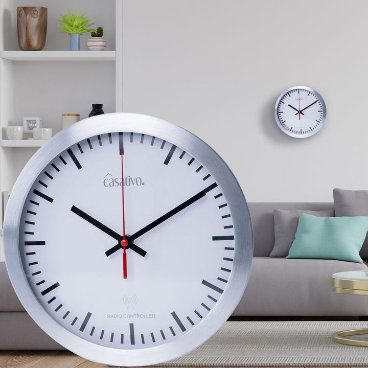 Produktbild Casativo Funk-Wanduhr mit Quarz-Uhrwerk & Aluminiumgehäuse, Ø 25cm (25 cm)
