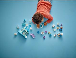 Actual product image LEGO Annas und Elsas Party im Eispalast (10455)