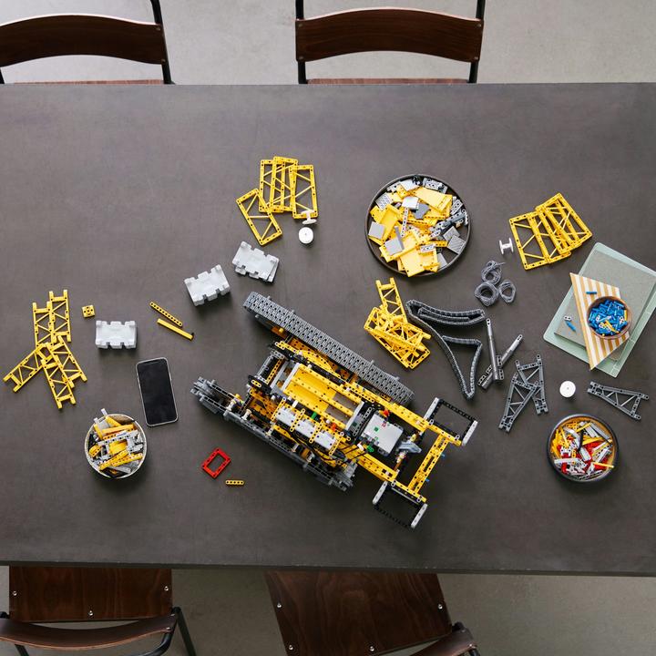 Actual product image LEGO Liebherr LR 13000 crawler crane (42146, LEGO Technic)