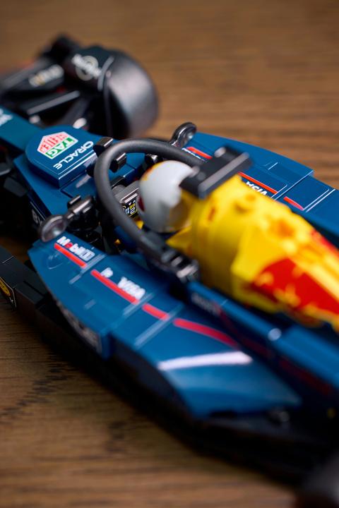 Actual product image LEGO Oracle Red Bull Racing RB20 F1 Rennauto (77243, LEGO Speed Champions)