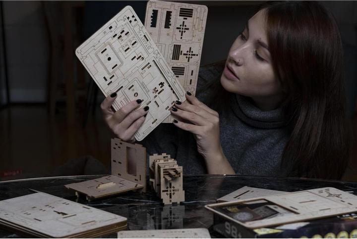 Actual product image Escape Welt Space Box (German)