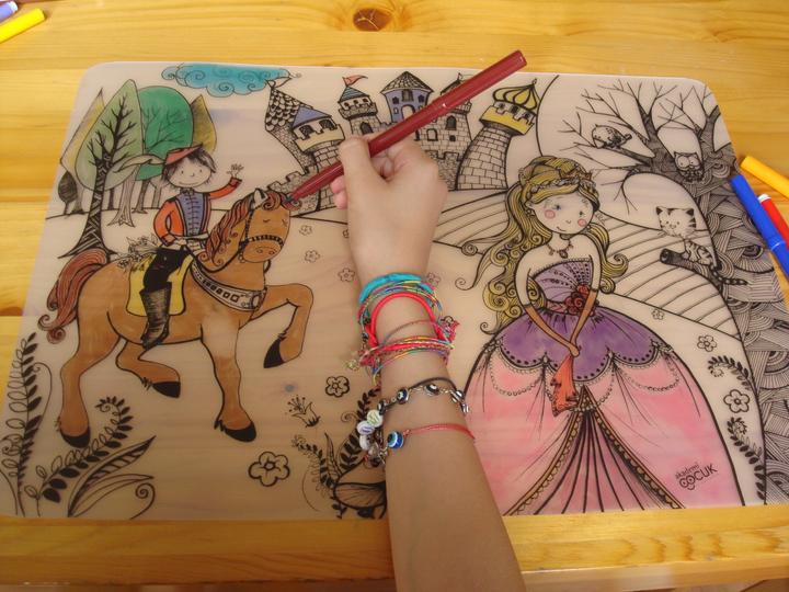 Produktbild Funny Mat Abwaschbare Malmatte Der Prinz und die Prinzessin (48 x 33.5 cm)