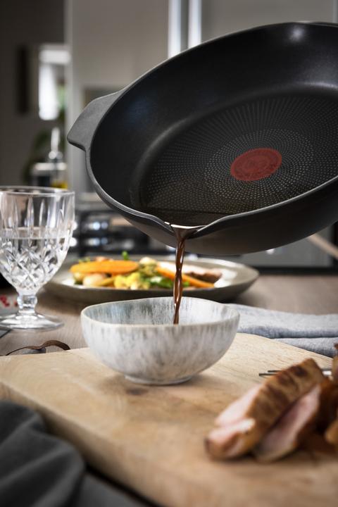 Actual product image Tefal Frying pan Robusto 28 (28 cm, Frying pan, Cast aluminium)