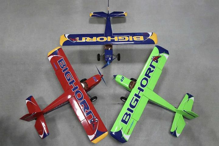 Image du produit OMPHobby Bighorn Pro 49" avec volets Bleu ARF 1,24m