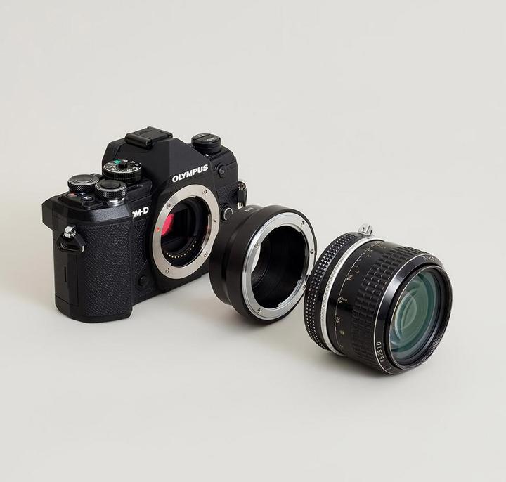 Immagine prodotto Urth Adattatore per obiettivo: Compatibile con l'obiettivo Nikon F e il corpo macchina Micro Quattro