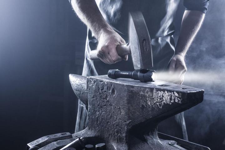 Produktbild Varta Indestructible F20 Pro (16.70 cm, 350 lm)