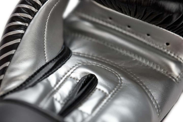 Image du produit adidas Wako Competition Boxhandschuhe (14 OZ, Taille unique)