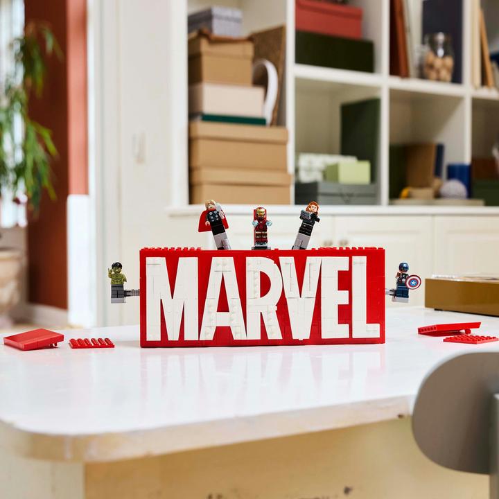 Produktbild LEGO Logo & Minifiguren (76313, LEGO Marvel)