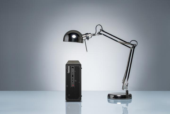 Produktbild Lenovo ThinkStation P3 Ultra (Intel Core i7-14700, 32 GB, 1000 GB)
