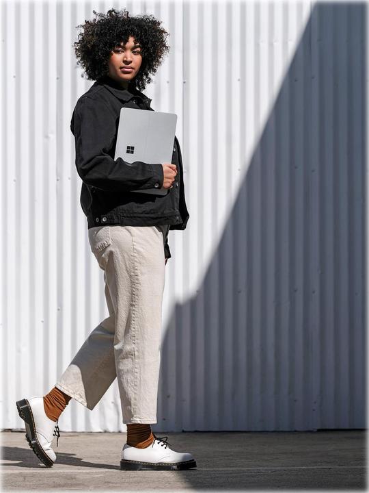 Actual product image Microsoft Surface Laptop Studio (14.40", Intel Core i5-11300H, 16 GB, 512 GB, CH)