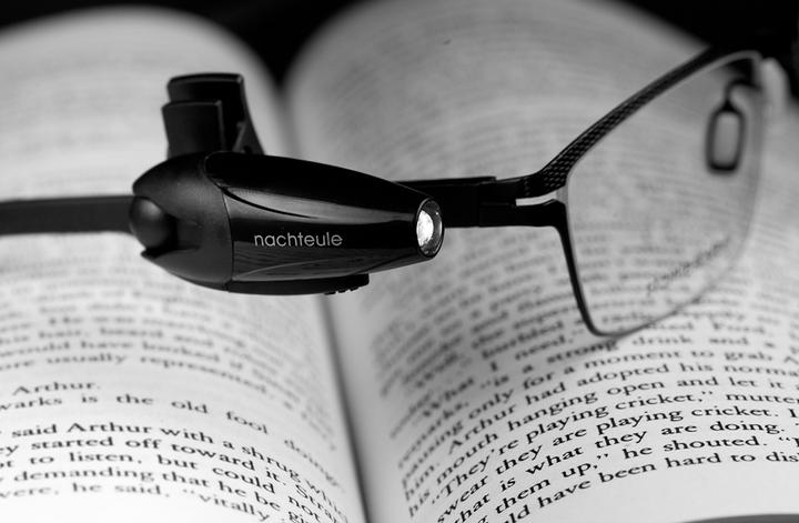 Image du produit Leuchtkraft NACHTEULE - la petite lampe de lecture intelligente (Anglais, Français, Allemand)