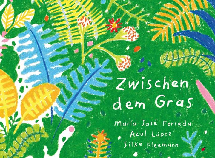 Produktbild Zwischen dem Gras (Deutsch, María José Ferrada, Azul López, Silke Kleemann, 2024)
