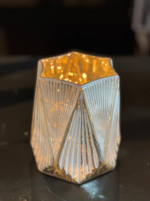 Produktbild GuGus Windlicht 6 eckig Glas matt weiss Innen gold D11.5cm x H13.5cm (1 x, 11.5 x 13.5 cm)