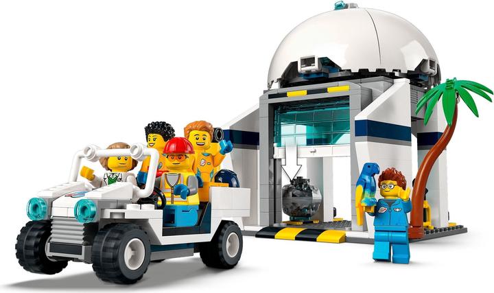 Actual product image LEGO Space Centre (60351, LEGO City, LEGO Rare Sets)
