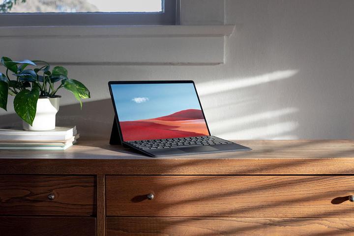 Produktbild Microsoft Surface Pro X (13", Microsoft SQ1, 8 GB, 128 GB)