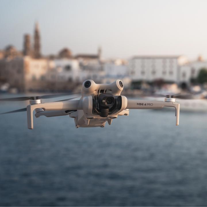 Produktbild DJI Mini 4 Pro Fly More Combo (34 min, 249 g, 48 Mpx)