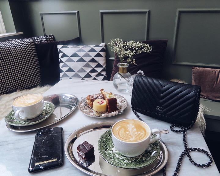 Produktbild iDeal Of Sweden Black Marble (Apple iPhone 11 Pro)