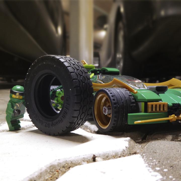 Produktbild LEGO Ninjago Lloyds Nachtflitzer (70641, LEGO Ninjago)