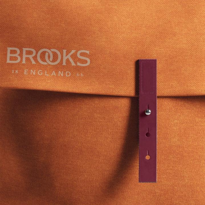 Produktbild Brooks Running Brooks Bricklane Roll Up Taschen, goosebeack/maroon, Volumen: 28 Liter pro Tasche (28 l, Gepäckträgertasche)