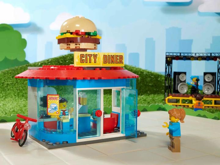 Image du produit LEGO Place de la ville (60271, LEGO City)