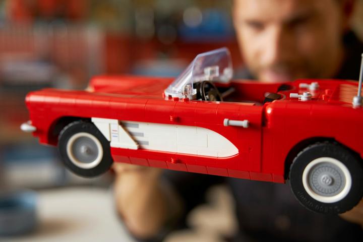 Actual product image LEGO Icons Corvette (10321, LEGO Icons)