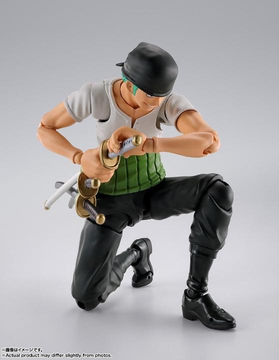 Actual product image Bandai One Piece S.H.Figuarts Roronoa Zoro Romance Dawn Version