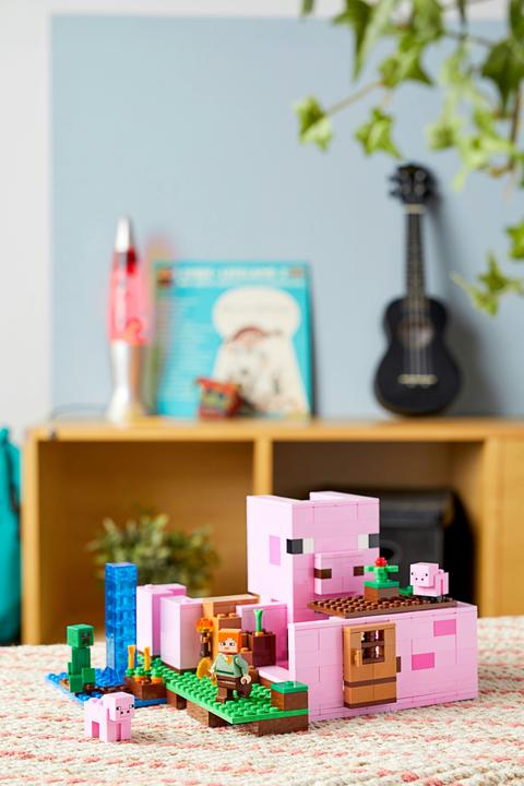 Actual product image LEGO The Pig House (21170, LEGO Minecraft)
