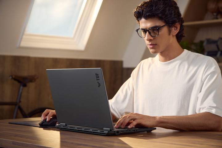 Produktbild ASUS TUF Gaming A16 RTX 4070 (16", AMD Ryzen AI 9 HX 370, 16 GB, 1000 GB, DE)