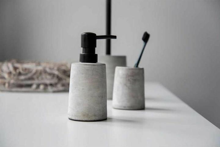 Actual product image Wenko Toothbrush Mug Villena Concrete (7.5 x 7.5 x 9.5 cm)