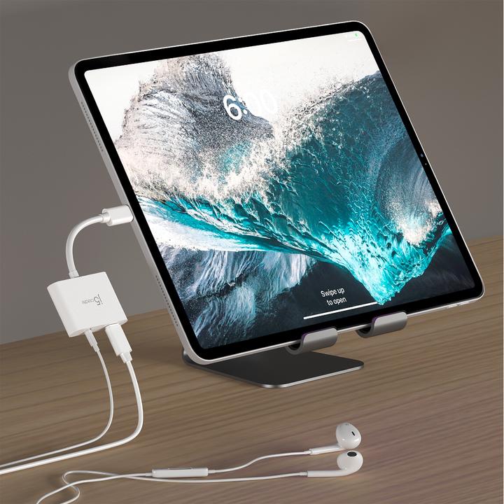 Actual product image j5Create JCA122 USB-C® to 3.5mm Audio Adapter with Power Delivery, Black, 24 bit, USB (USB)