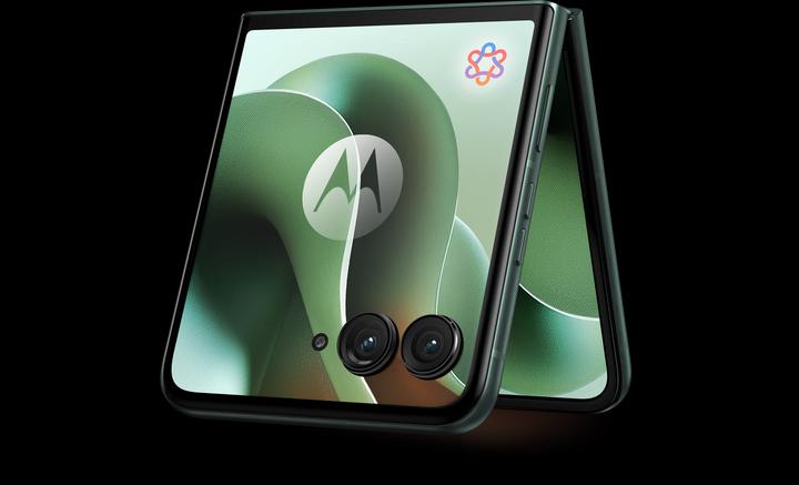 Actual product image Motorola Razr 60 Ultra (512 GB, Pantone Scarab, 6.96", SIM + eSIM, 50 Mpx, 5G)