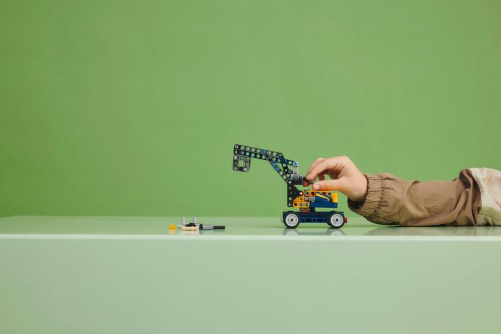 Actual product image LEGO Dump truck (42147, LEGO Technic)