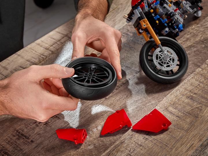 Image du produit LEGO Ducati Panigals V4 R (42107, LEGO Technic)