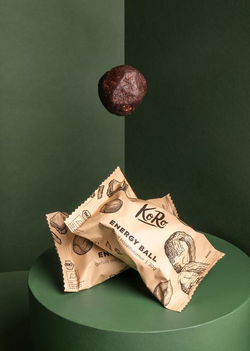 Produktbild KoRo Bio Fruchtkugel auf Dattelbasis mit Haselnuss- und Erdnussmusfüllung (Haselnuss, 1 Stk., 420 g)