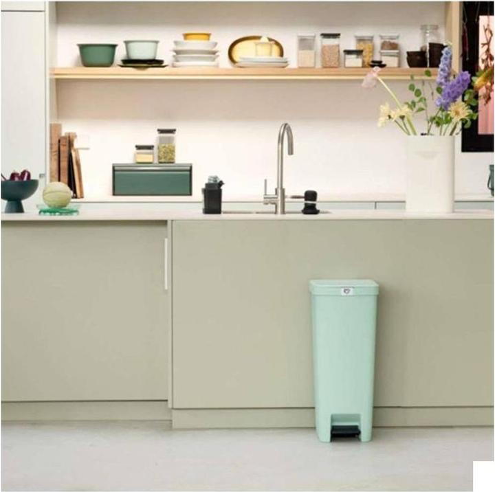 Actual product image Brabantia StepUp 40 l waste bin, light green (40 l)