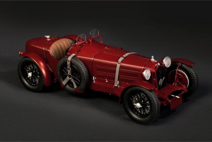 Actual product image Italeri 1:12 Alfa Romeo 8C/2300 1931 33