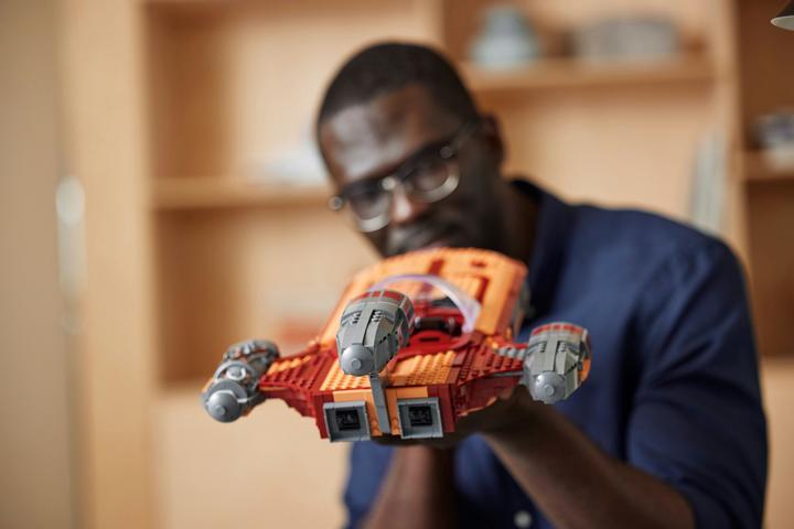 Actual product image LEGO Star Wars - Luke Skywalker's Landspeeder (75341, LEGO Rare Sets)