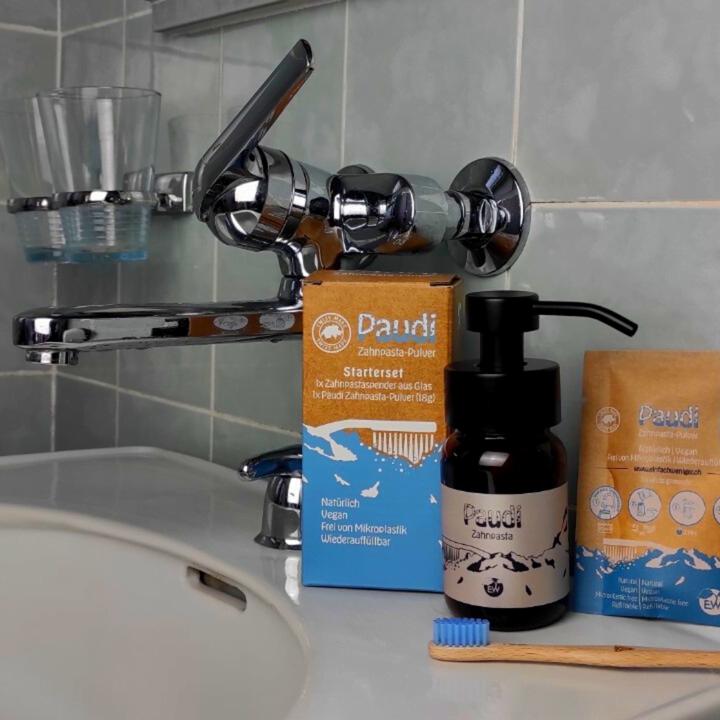 Actual product image Einfach Weniger Toothpaste starter set (powder and pump bottle)