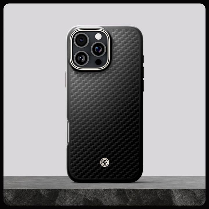Produktbild Spigen Enzo Aramid Mag Magsafe Hülle für iPhone 16 Pro Max 6,9" schwarz/natur (Apple iPhone 16 Pro Max)