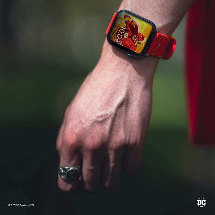 Actual product image Moby Fox DC bracelet pour smartwatch The Flash Logo (Sweat and UV-resistant, High-quality silicone)