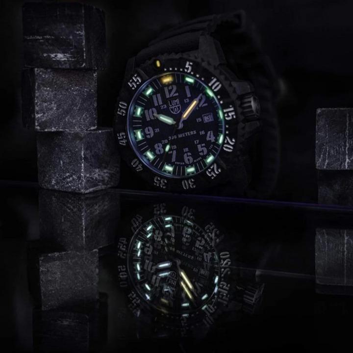 Actual product image Luminox Master Carbon Seal Watch (Analogue wristwatch, 47 mm)