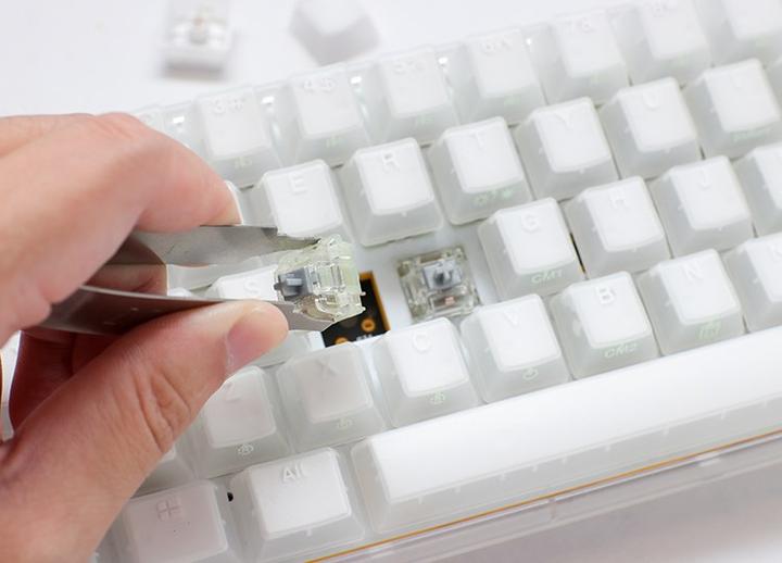 Image du produit Ducky One 3 Aura White Mini clavier de jeu, RGB LED - Kailh Jellyfish Y (US) (US, Filaire)
