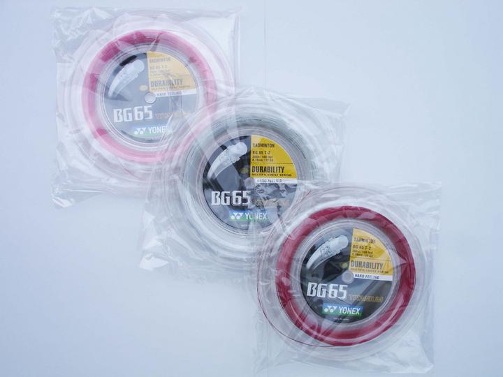 Image du produit Yonex BG-65 Titanium / Rouleau de 200m, rouge, 0.70mm