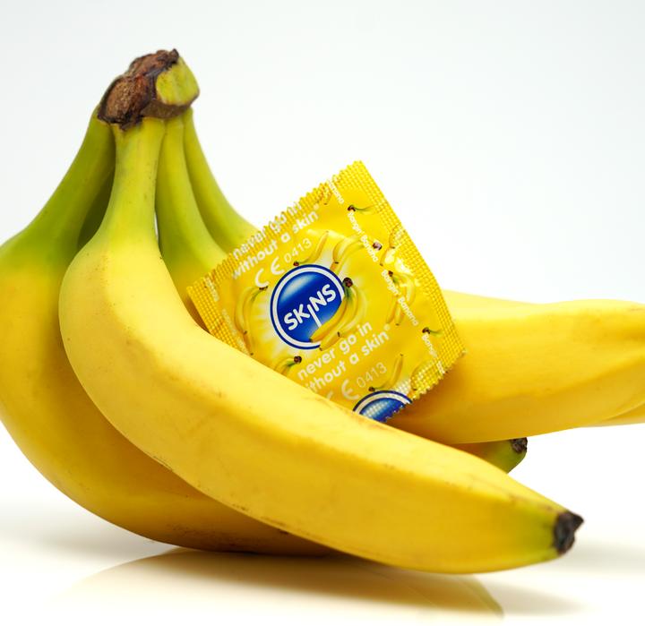 Produktbild Skins Bangin' Banana» 4 Kondome mit feinem Bananenaroma - ohne Latexgeruch (4 Stk.)