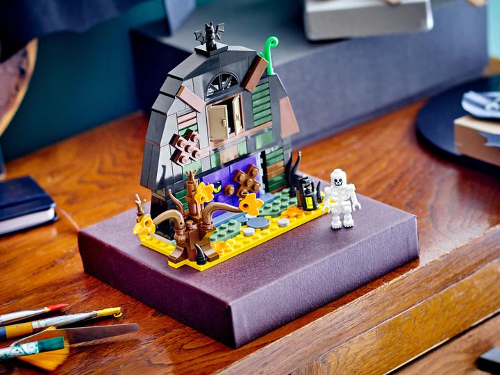 Produktbild LEGO Halloween-Scheune (40721, LEGO Icons)