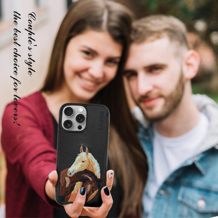 Image du produit Santa Barbara iPhone 16 Pro Max - Polo Isidore - Premium Hülle mit Pferd-Stickerei, Grau (Apple iPhone 16 Pro Max)