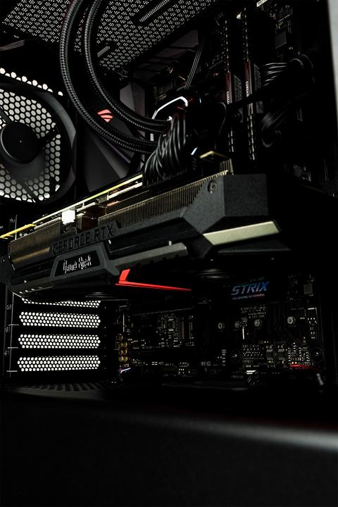 Produktbild Mifcom Savage RTX2080S Ryzen 7 (AMD Ryzen 7 3700X, 16 GB, 500 GB, GeForce RTX 2080 Super)
