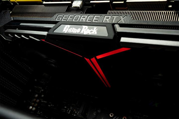 Produktbild Mifcom Savage RTX2080S Ryzen 7 (AMD Ryzen 7 3700X, 16 GB, 500 GB, GeForce RTX 2080 Super)