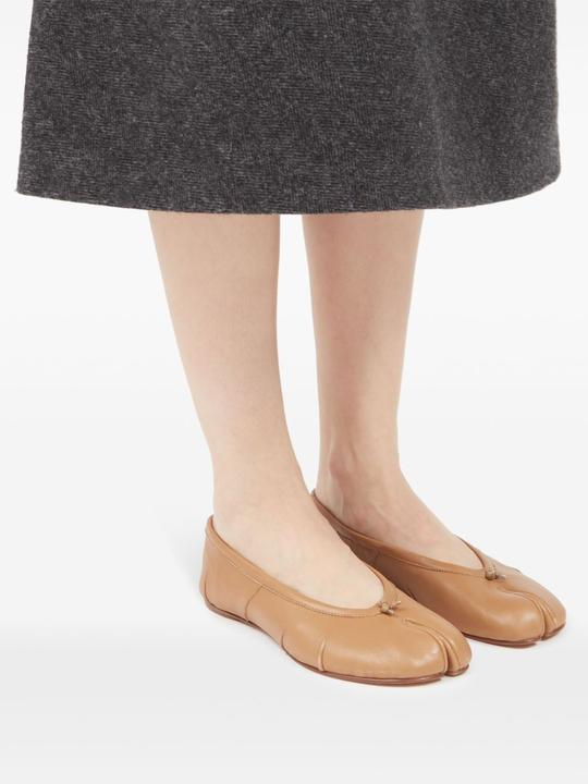 Immagine prodotto Maison Martin Margiela Maison margiela tabi ballerina in camel color leather (38)