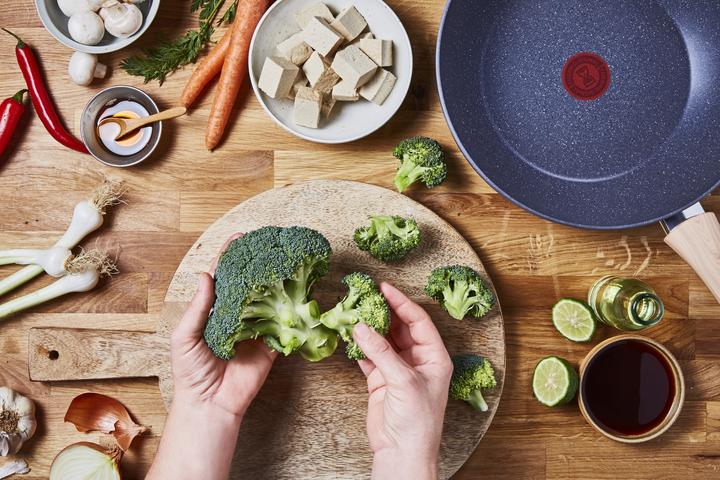 Produktbild Tefal Natural Force G2661902 Pfanne Wok-/Bratpfanne Rund (28 cm, Wok Pfanne, Aluminium)